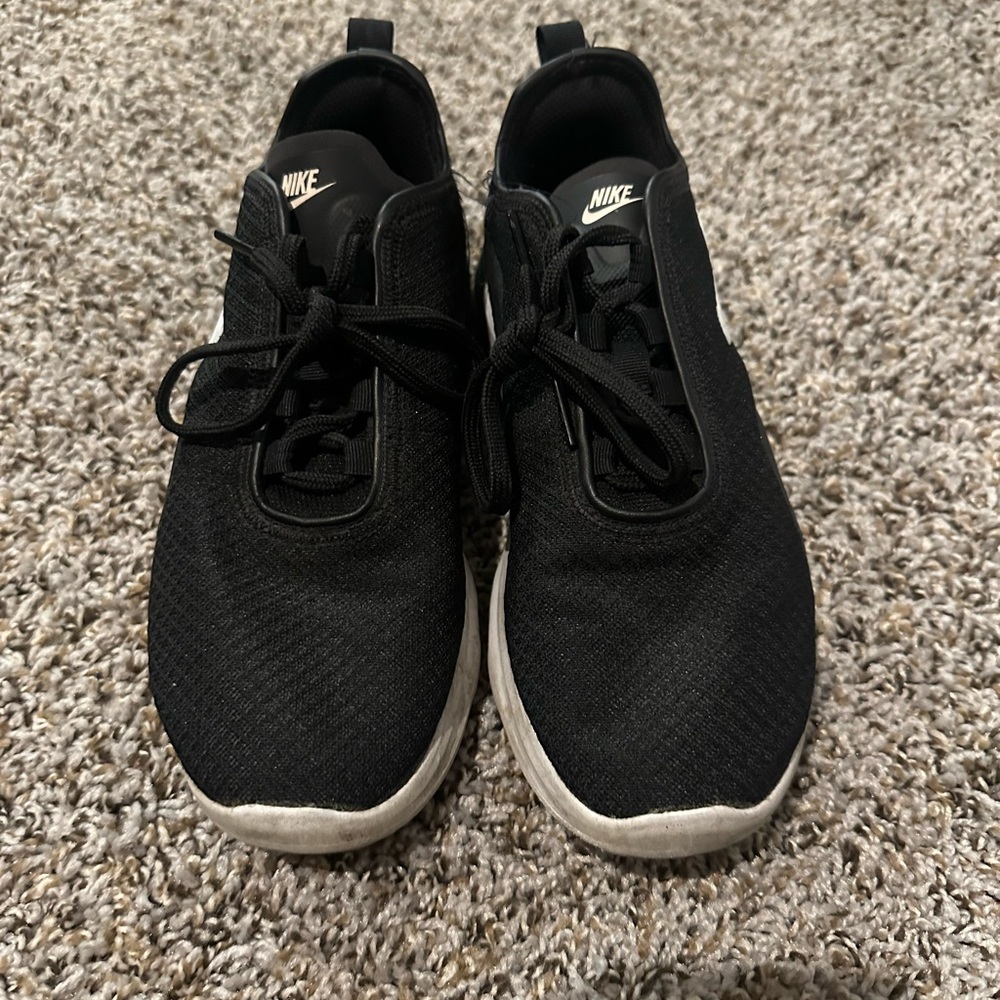 Used Nike Women’s Air Max Motion 2 Sneakers size 7